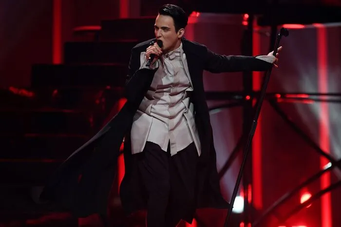 Es ist wohl kein Wunschlos gewesen: Kostyantyn Mykolayovych Bocharov eröffnete mit Startnummer 1 den Song Contest für die Ukraine.