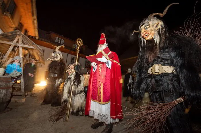 „Schab“, „Graßteufel“ und „Flechtenmann“ gehören zum Öblarner Krampusspiel – und damit zum Unesco-Kulturerbe! Mit seinen Originaltexten aus dem 18. Jahrhundert zählt es zu den letzten Volksschauspielen dieser Art in der Steiermark.Samstag, 7. Dezember
