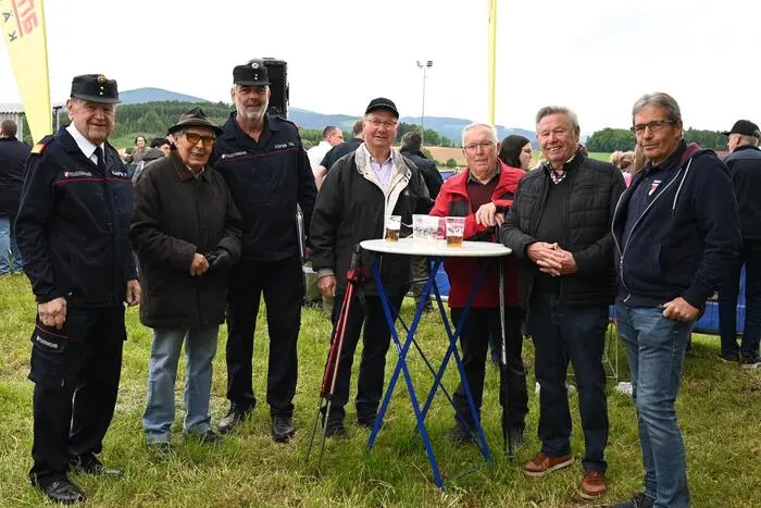 Altkameraden der Freiwilligen Feuerwehren v.l. Peter Klampfer, Erich Rainer, Thomas Köfler, Willi Flattnitzer, Werner Kogler sen., Adolf Goltschnigg und Richard Böhmer;