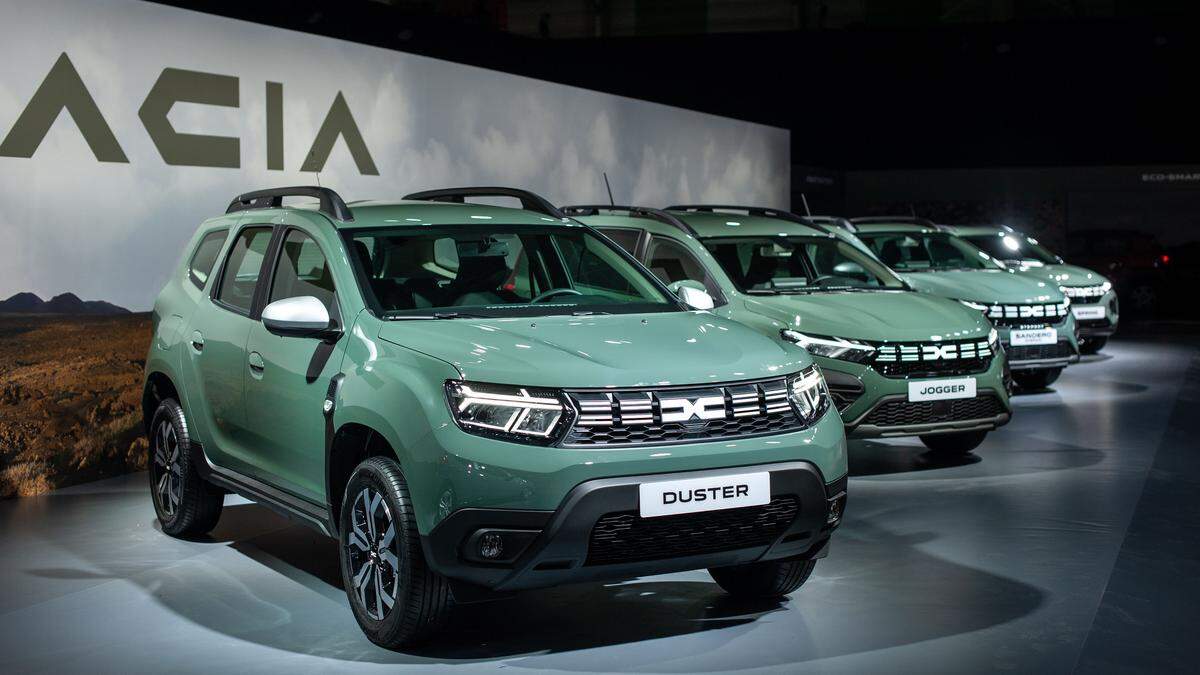 Die aktuelle Dacia-Palette mit dem neuen Markenlogo