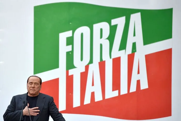 "Wenn ich könnte, würde ich sofort aufhören" - sagte Berlusconi, der letztlich bis zu seinem Tod im Senat saß.