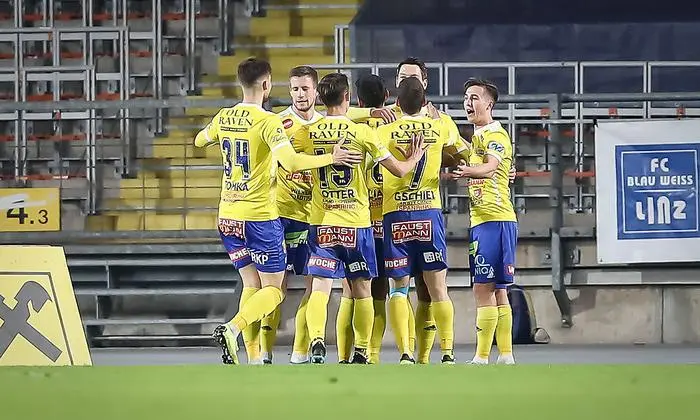 LINZ,AUSTRIA,01.NOV.19 - SOCCER - HPYBET 2. Liga, Blaus Weiss Linz vs SV Lafnitz. Image shows  the rejoicing of  Lafnitz.
Photo: GEPA pictures/ Manfred Binder