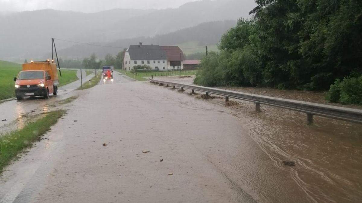 Die Straße ist mittlerweile wieder frei gegeben