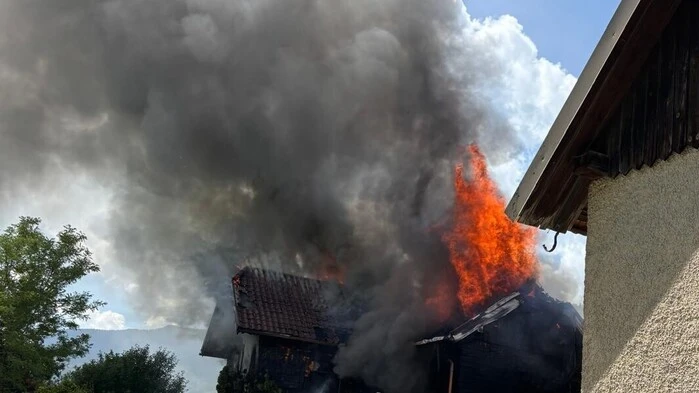 Innerhalb kürzester Zeit stand der Dachstuhl in Vollbrand