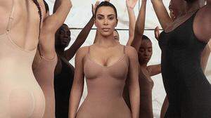 Kim Kardashian in Skims-Wäsche