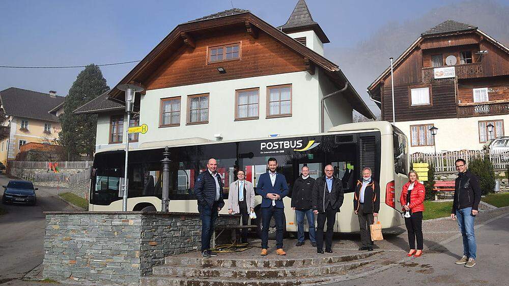 Lurnfelder Vertreter des öffentlichen Lebens testeten die neue Buslinie
