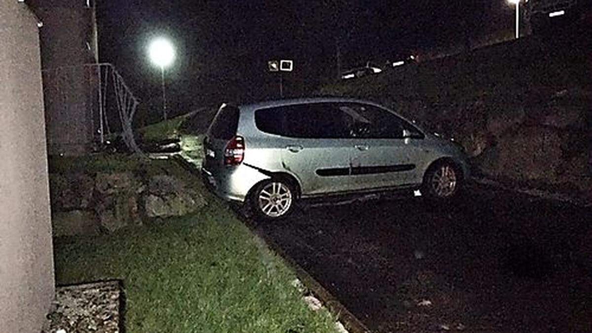 Das Auto wurde beschädigt. Verletzt wurde zum Glück niemand