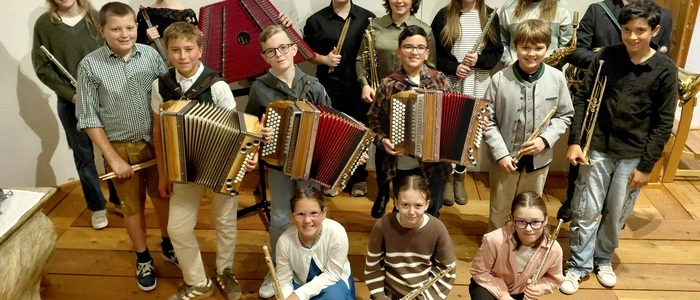 17 Schülerinnen und Schüler spielten ein besonderes Konzert
