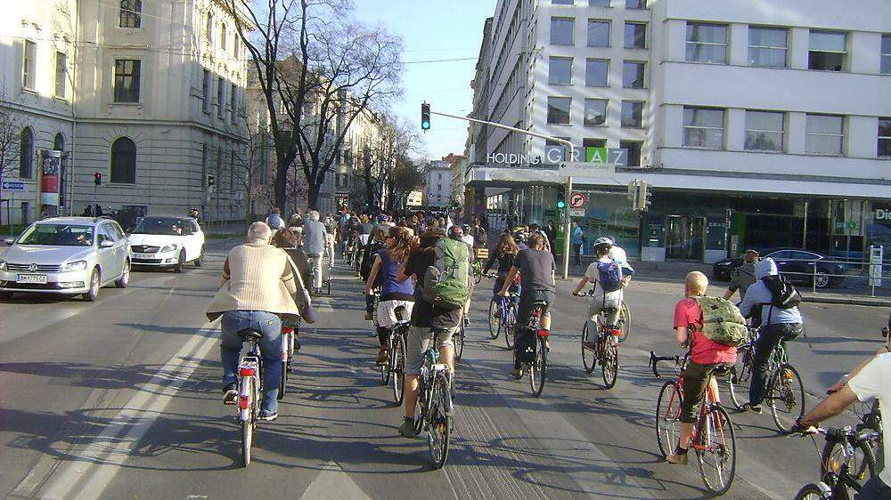 Ungewöhnlich viele Radfahrer nutzen gestern die Straßen der Grazer Innenstadt