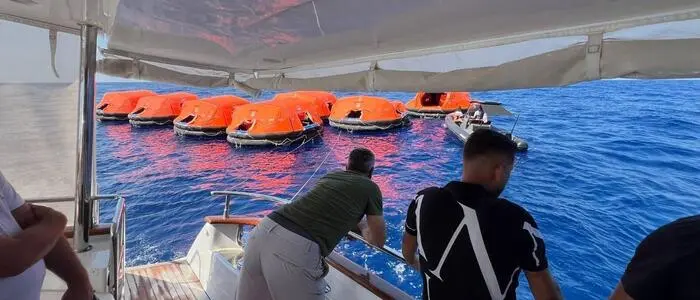 Nach offiziellen nordzypriotischen Angaben befanden sich insgesamt 267 Personen auf der Fähre, darunter 259 Passagiere und 8 Besatzungsmitglieder. Die meisten konnten gerettet werden