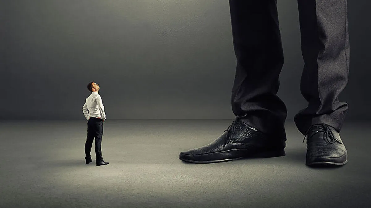 Der Gehaltsabstand zwischen Topmanagern und normalen Angestellten geht der Studie zufolge immer weiter auseinander