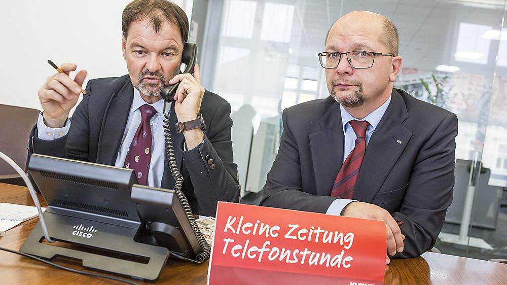 Die Arbeiterkammer-Steuerexperten Bernhard Sapetschnig und Joachim Rinösl heute am Kleine-Telefon