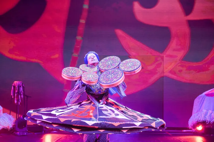 Die artistisch-rhythmischen Showeinlagen wirken so, als hätten ihre Akteure die Schwerkraft außer Kraft gesetzt.