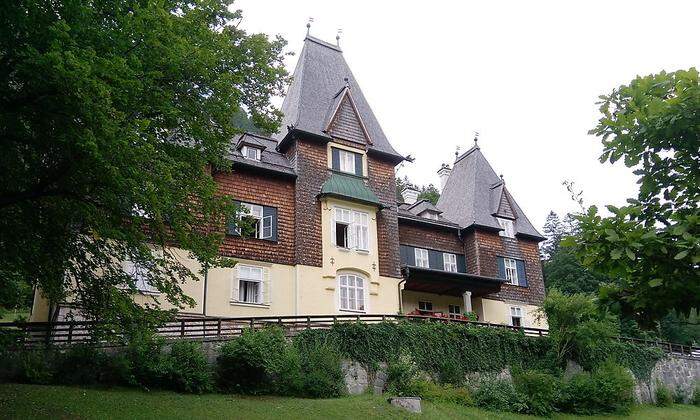 Das Jagdschloss Mürzsteg ist ein kleines Schloss bei Mürzsteg in der Steiermark und dient seit 1947 dem jeweils amtierenden österreichischen Bundespräsidenten als Sommersitz.