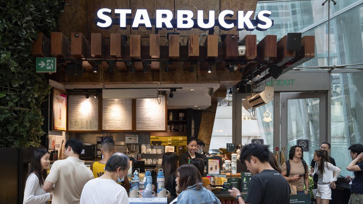 Eine Starbucks-Filiale in Hong Kong