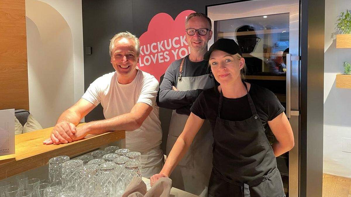 Andreas Schwarzl (Mitte) mit Frau Christine und ihrem Geschäftspartner Helmut Pargger,