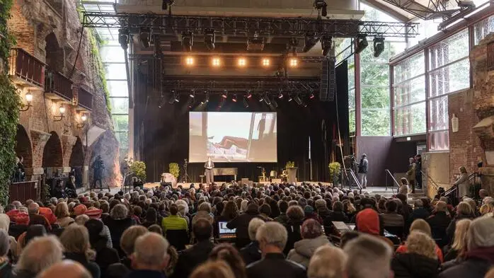 Vor 80 Jahren war der Zweite Weltkrieg Geschichte. Bürgermeisterin Elke Kahr lud im Namen der Stadt Graz am 9. Mai zu einer großen Festveranstaltung auf die Kasematten. 