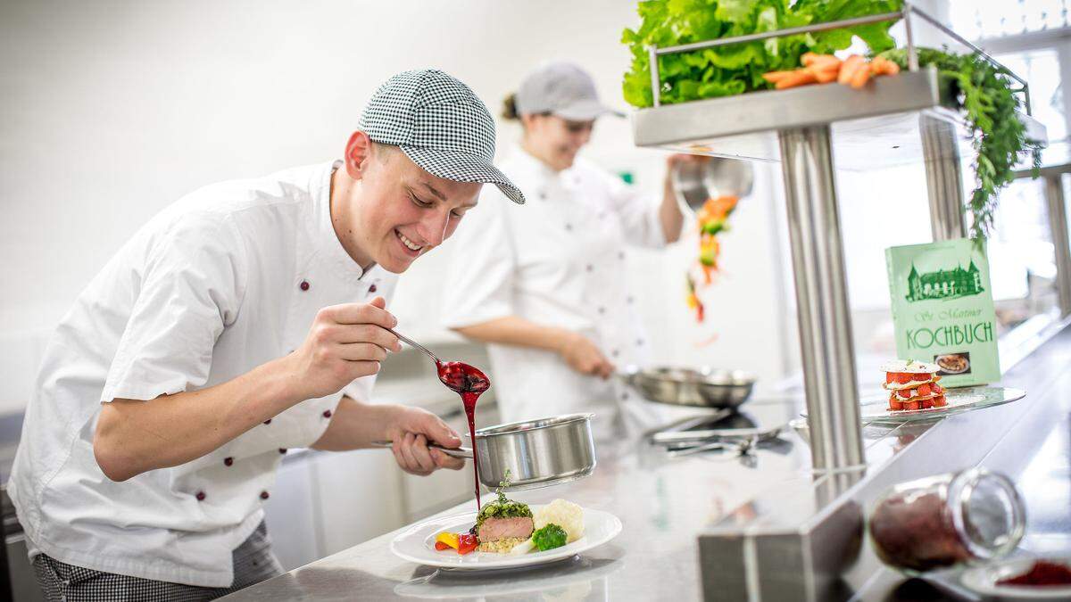 Sowohl in der Ernährungswirtschaft, etwa in  der Lebens- mittelver­arbeitung, ... 