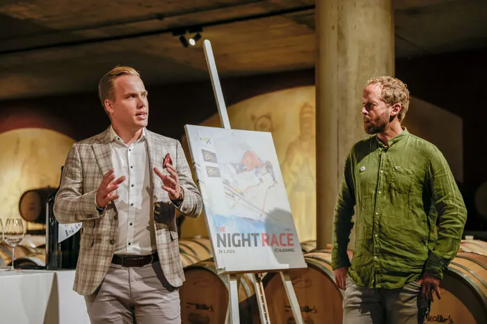 Wolfgang Schrefler, links, und Thomas Vorreiter (Bründl Sports) präsentierten die Neuausrichtung der Gala am Nightrace-Vorabend.