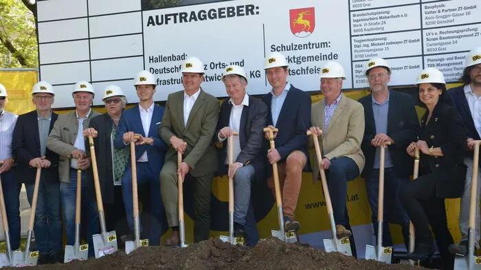 Architekten, Projektleiter und Gemeindevertreter beim Spatenstich in Deutschfeistritz.