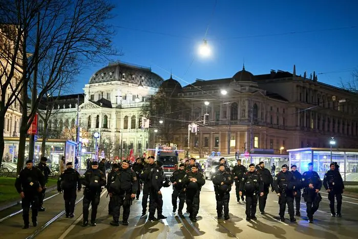 Die Polizei sicherte mit rund 900 Einsatzkräften die Demonstration