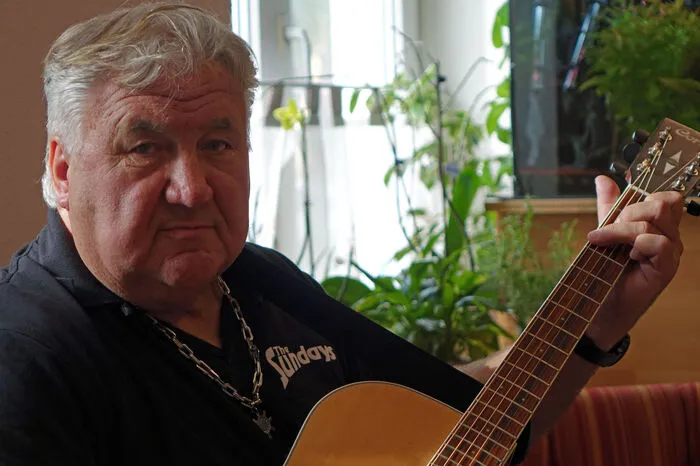 Walter Stelzer, Bruck an der Mur: "Seit ich in Pension bin, nehme ich immer wieder Dinge in die Hand. Ich bin nach wie vor aktiv und will etwas erleben, etwas weiterbringen. Zum einen bin ich mit meiner Band "The Sundays" unterwegs. Coronabedingt haben wir am Faschingdienstag den letzten Auftritt gehabt. Danach haben wir nur noch im kleinen Kreis gespielt. Mein zweites Hobby ist der Amateurfunk. Momentan gewähre ich Interessierten einen Einblick in das Tun des Amateurfunk-Vereins am Schlossberg."