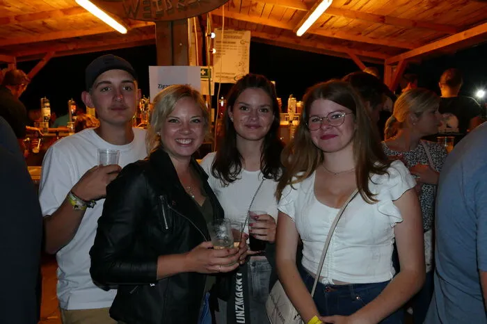 Für beste Unterhaltung sorgten im Bierzelt die Blechquetscher und im Discozelt wiederrum heizte "DJ Blackout" so richtig ein.