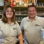 Kellnerin Lena Pußnig und Wirt Michael Salentinig