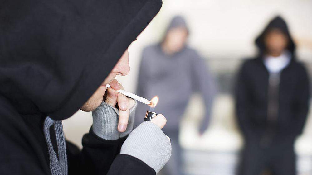 Konsumiert werden Marihuana und synthetische Drogen, aber auch harte Rauschgifte wie Kokain und Heroin sind im Umlauf