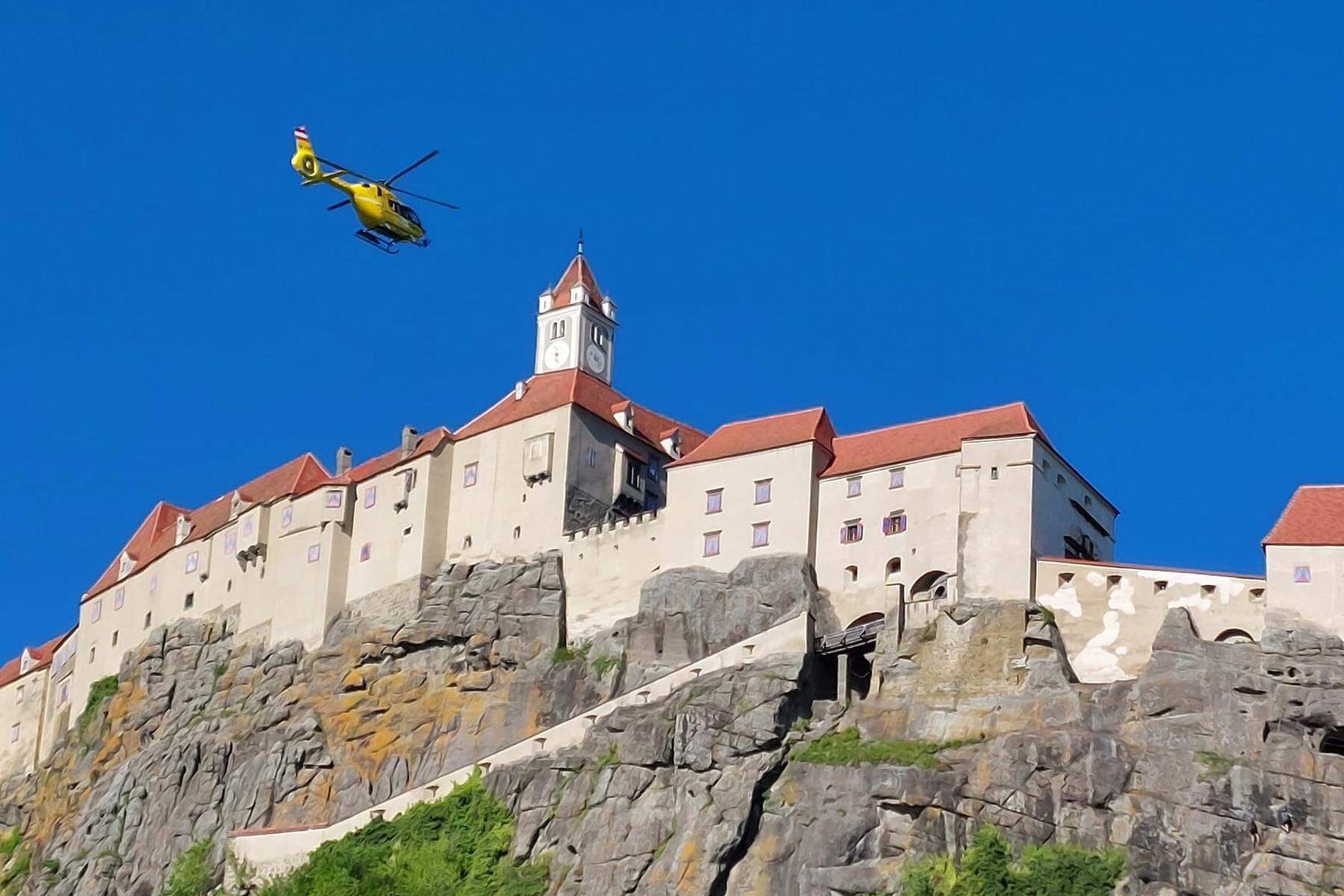 Hubschrauber im Einsatz: Klettersteig auf der Riegersburg: Mann abgestürzt und schwer verletzt