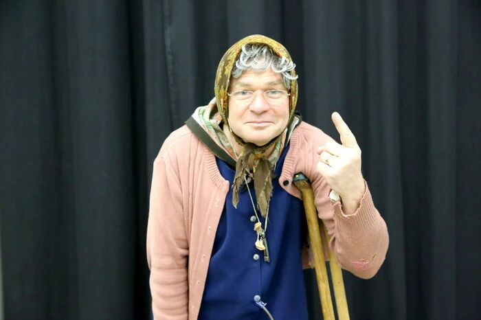 Im Rahmen seiner Österreich-Tournee machte der bekannte Kabarettist Markus Hirtler - besser bekannt unter dem Namen „Ermi-Oma“ - mit seinem Programm „24-Stundenpflege(n)“ Station in der Herzogstadt. 
