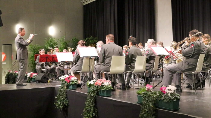 Unter dem Motto „1000 Takte gegen Krebs“ stellten sich am Donnerstagabend 45 Musiker der Militärmusik Kärnten unter Kapellmeister Oberst Dietmar Pranter in den Dienst einer guten Sache.  