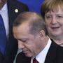 Die deutsche Bundeskanzlerin  hat den türkischen Präsidenten in einem Telefonat aufgefordert, bei der Reaktion auf den Putschversuch die Prinzipien von Verhältnismäßigkeit und Rechtstaatlichkeit zu achten