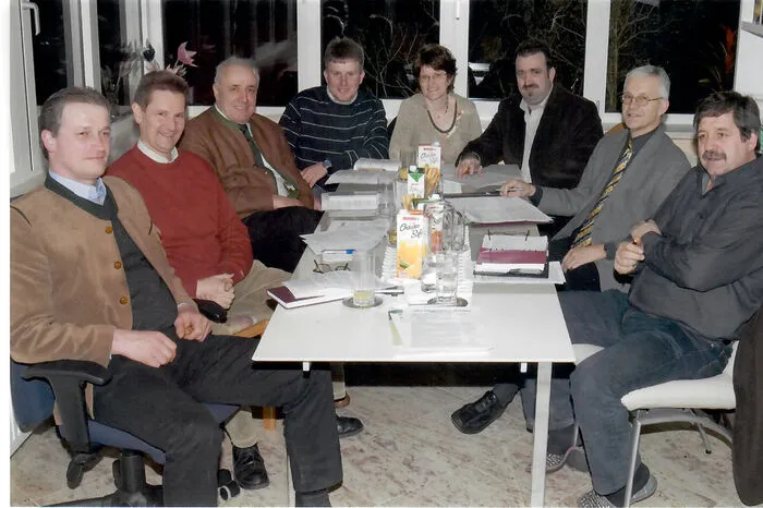 Das Gespräch mit den Bürgermeistern im Wintergarten von Hermine Sackl. Am 1. Oktober 2010 wurde unter der Trägerschaft von "Wiki" in der ehemaligen Mühle und Diskothek im Auergraben das Jugendzentrum "Youthpoint" eröffnet