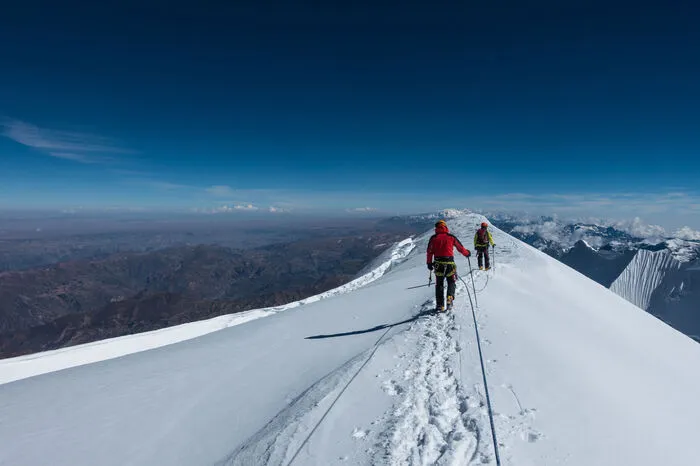 Dieser ist mit 6438 Metern der zweithöchste Berg Boliviens.