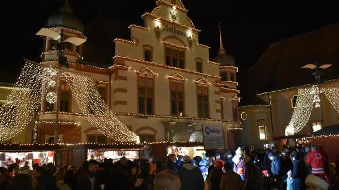Nach der feierlichen Übergabe im ORF-Landesstudio Steiermark wurde das Friedenslicht aus Bethlehem von der Feuerwehrjugend Schäffern nach Hartberg überstellt.