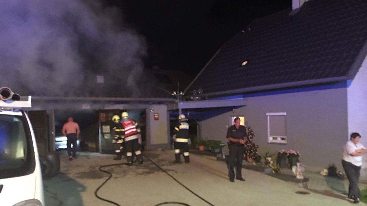 Die Feuerwehr musste zu einem Garagenbrand ausrücken