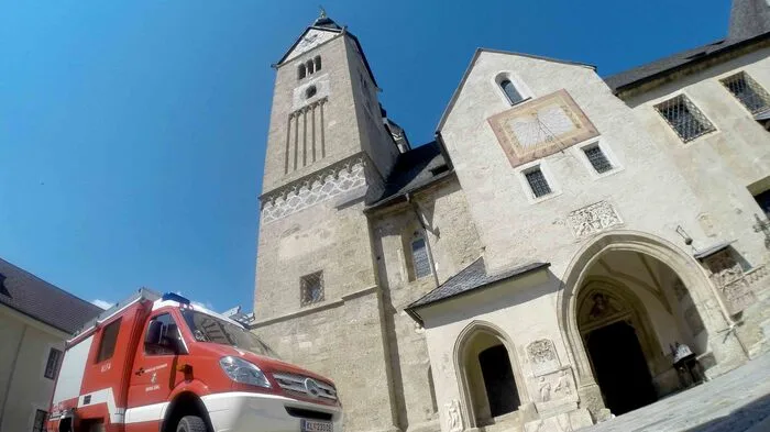 Die Feuerwehr probt regelmäßig Einsätze beim Dom.