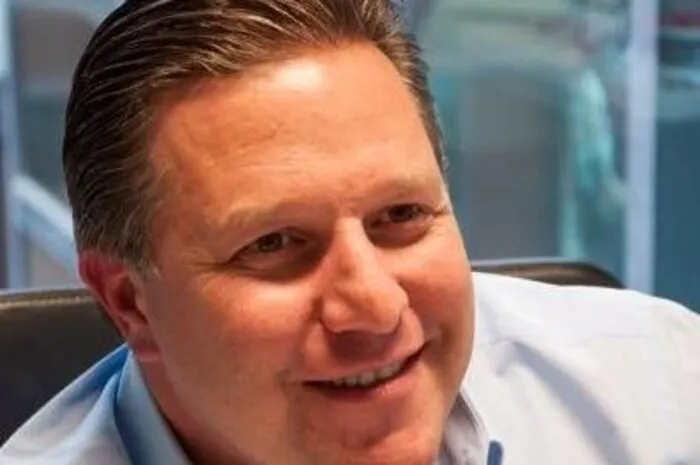 Zak Brown: Der 44-Jährige aus Los Angeles träumte lange von einer Fahrer-Karriere in der Formel 1. Inzwischen ist er einer der Top-Vermarkter im Motorsport-Bereich, vermittelte auch Ecclestone einige Millionen-Deals mit großen Unternehmen. Brown wurde schon vor einigen Jahren als möglicher Formel-1-Chef gehandelt, zumal die Rennserie im Bereich Neue Medien, besseres Entertainment und mehr Fan-Einbindung Nachholbedarf hat. Genau das ist Browns Expertise.