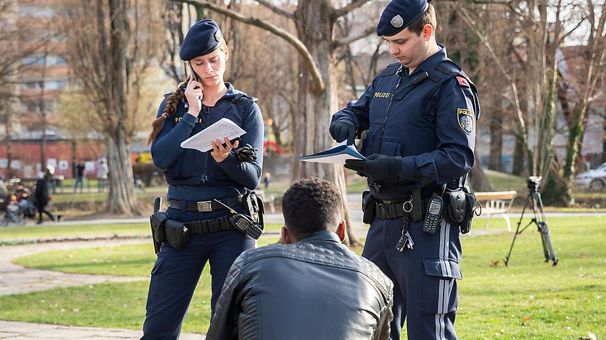 Feststellung der Identität Muss man sich vor der Polizei immer ausweisen?