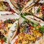 Tacos, Quesadillas und Burritos stehen auf der Speisekarte von Pacos Tacos.