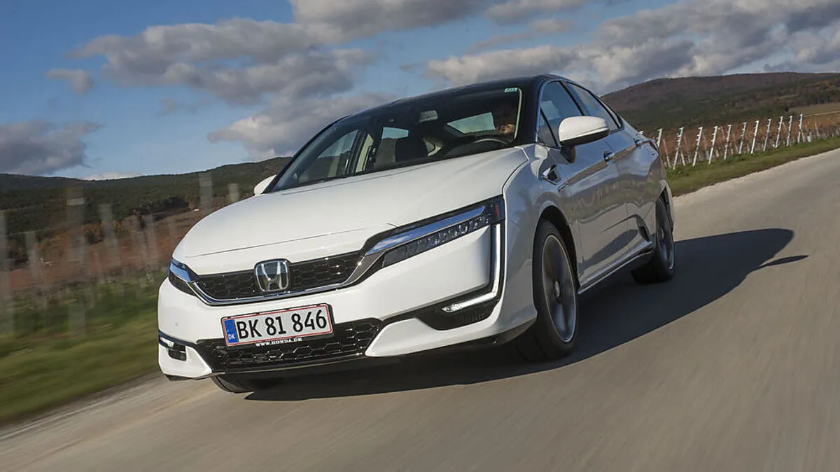 Der Honda Clarity Fuel Cell schafft mit einer Tankfüllung 650 Kilometer