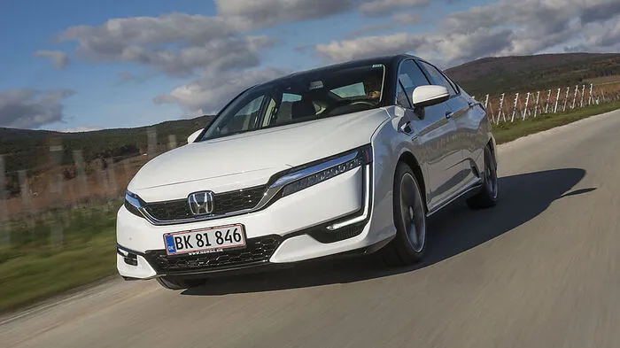 Der Honda Clarity Fuel Cell schafft mit einer Tankfüllung 650 Kilometer