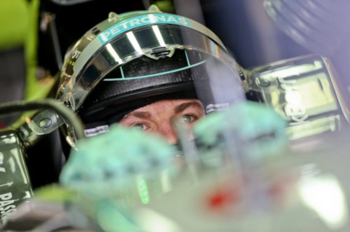 Erste WM-Niederlage: 23. November 2014, Abu Dhabi, Vereinigte Arabische Emirate. Rosberg führt einen aussichtslosen Kampf. Hamilton gewinnt die WM. "Es ist schwer. Die Enttäuschung sitzt schon tief. Ich muss das jetzt erst einmal verarbeiten", sagt Rosberg. Technische Probleme an seinem Mercedes machen alle Hoffnungen zunichte. Beachtenswert: Rosberg hätte seinen maladen Wagen auch einfach abstellen können, er will dieses Rennen aber zu Ende bringen. Er will nicht aufgeben, auch wenn nur Rang 14 dabei herausspringt.  