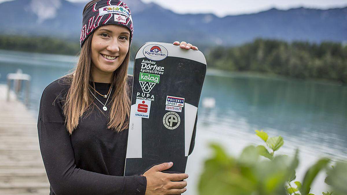 Snowboard-Weltmeisterin Daniela Ulbing im Strandbad Drobollach am Faaker See.