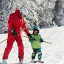 Die Ski, die das Christkind gebracht hat, müssen wohl noch länger auf ihren Einsatz warten (Symbolfoto)