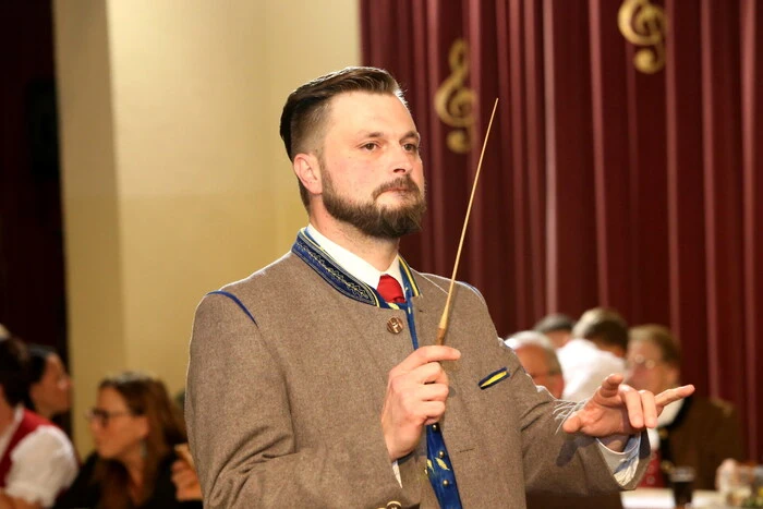 .....unter Obmann und Kapellmeister Christian Drobesch (Foto) lud zum Wunschkonzert.