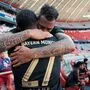 Eine Umarmung für David Alaba: Sein Abschied von Bayern München ist eines der Themen in der Bayern-Doku.