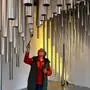 Waltraud Zojer führt durch die Ausstellung im Pankratium, im Bild: Raum "Lambdoma"