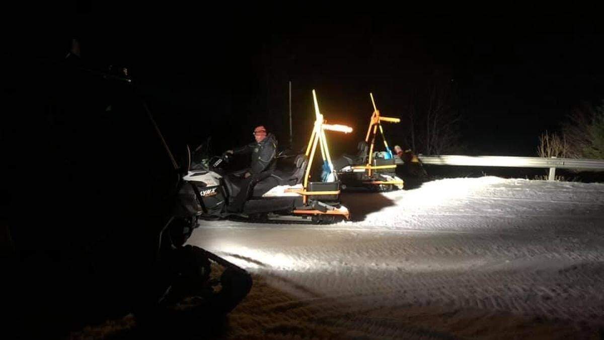 Mit zwei Skidoos und dem neuen Einsatz-Quad machten sich die Retter auf den Weg 